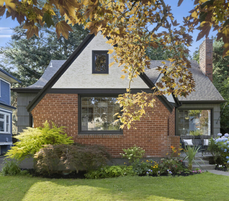 1044NEOneontaSt-Portland-OR-97211-small